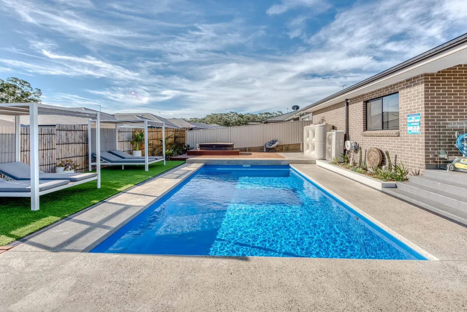 Entertainer fibreglass pool design